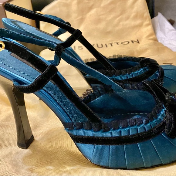 Louis Vuitton Balmoral Open Back Pump in teal. Size 36.6 - Picture 3 of 15